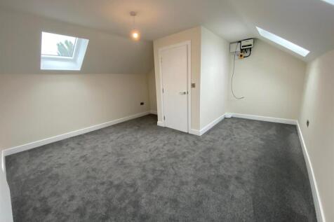 ATTIC ROOM 1.jpg