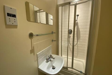 SHOWER ROOM.jpg