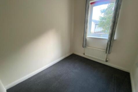 SMALL BEDROOM.jpg