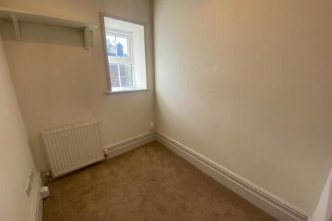 SMALL BEDROOM.jpg