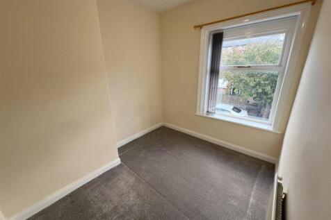 SMALL BEDROOM.jpeg