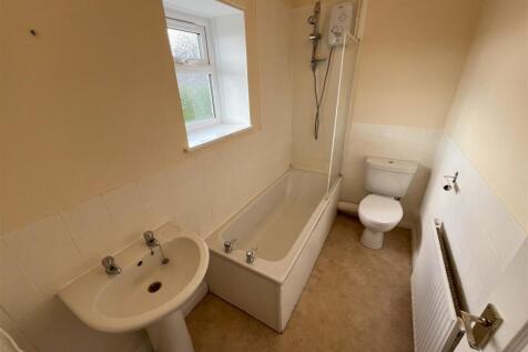 BATHROOM.jpeg