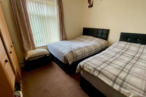 bed 2.jpg