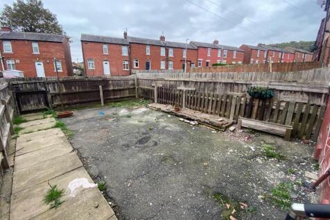 REAR GARDEN.jpg