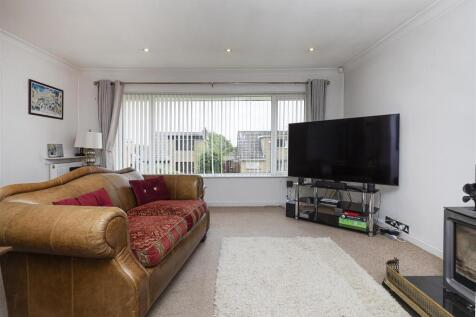 Bramleys Estate Agents - Gleneagles Way - Fixby (2