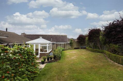 Bramleys Estate Agents - Gleneagles Way - Fixby (4