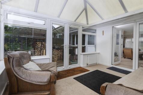 Bramleys Estate Agents - Gleneagles Way - Fixby (3