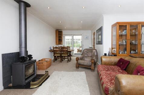 Bramleys Estate Agents - Gleneagles Way - Fixby (2