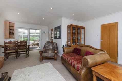 Bramleys Estate Agents - Gleneagles Way - Fixby (3