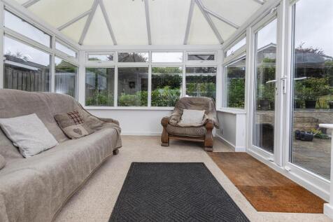 Bramleys Estate Agents - Gleneagles Way - Fixby (3