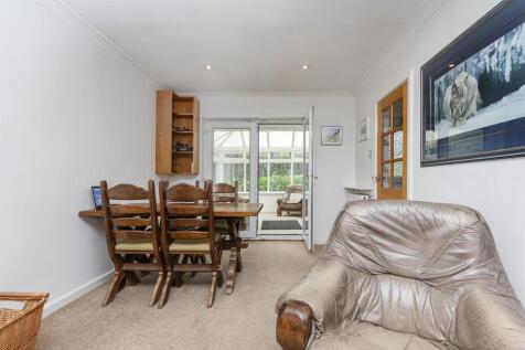 Bramleys Estate Agents - Gleneagles Way - Fixby (3