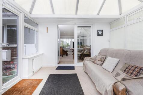 Bramleys Estate Agents - Gleneagles Way - Fixby (3