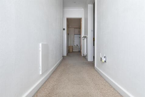 Bramleys Estate Agents - Gleneagles Way - Fixby (8