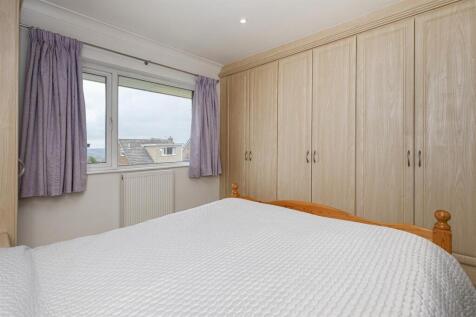 Bramleys Estate Agents - Gleneagles Way - Fixby (1