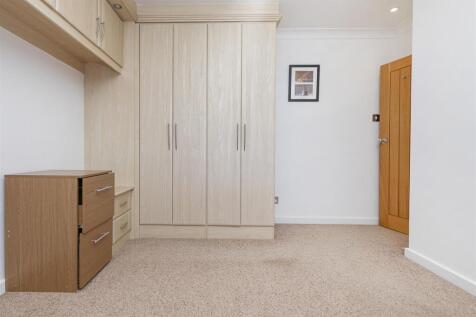 Bramleys Estate Agents - Gleneagles Way - Fixby (1