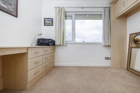 Bramleys Estate Agents - Gleneagles Way - Fixby (2