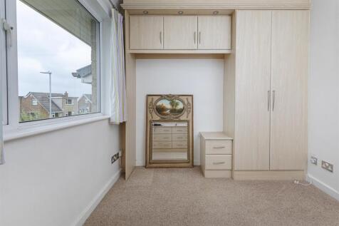 Bramleys Estate Agents - Gleneagles Way - Fixby (2