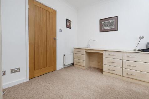 Bramleys Estate Agents - Gleneagles Way - Fixby (2