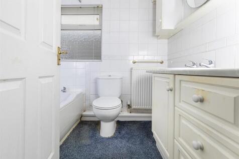 Bramleys Estate Agents - Gleneagles Way - Fixby (2