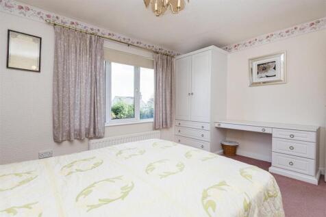 Bramleys Estate Agents - Gleneagles Way - Fixby (4