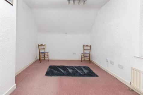 Bramleys Estate Agents - Gleneagles Way - Fixby (3