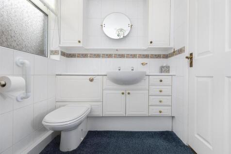 Bramleys Estate Agents - Gleneagles Way - Fixby (3