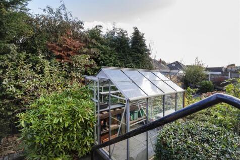 Bramleys Estate Agents - Gleneagles Way - Fixby (4