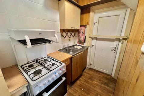 Bramleys Estate Agents - Wellington Street - Lindl