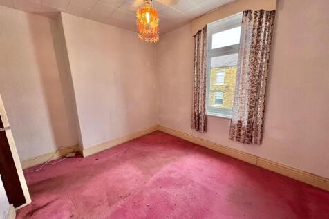 Bramleys Estate Agents - Wellington Street - Lindl