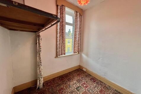 Bramleys Estate Agents - Wellington Street - Lindl