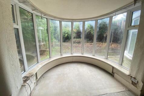 feature window in lounge.jpg