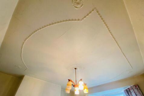 decorative ceiing in lounge.jpg