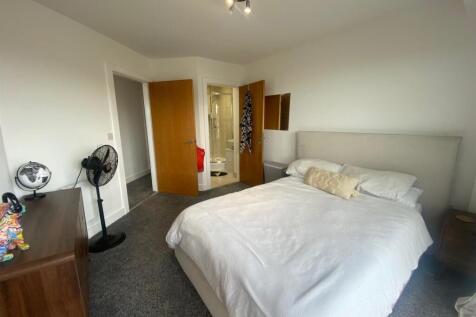 MASTER BEDROOM 2.jpg