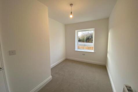 SMALLEST BEDROOM.jpg