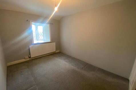 SMALL BEDROOM.jpg