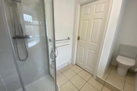 BATHROOM 1.jpg