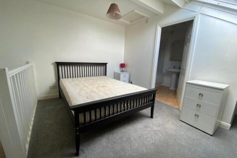 second floor attic bedroom 18a.jpg