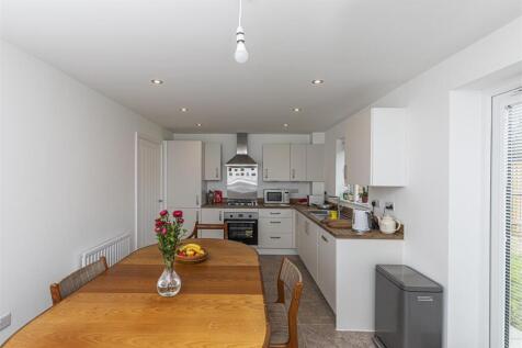 Bramleys Estate Agents - Holly Way - Honley (8).jp