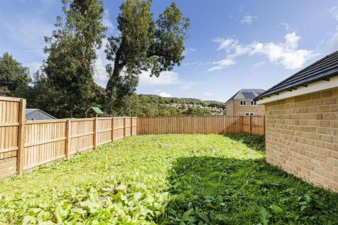 Bramleys Estate Agents - Holly Way - Honley (32).j