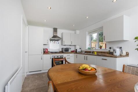 Bramleys Estate Agents - Holly Way - Honley (9).jp