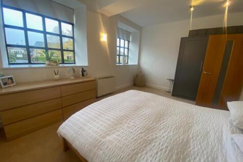 BEDROOM 1.jpg
