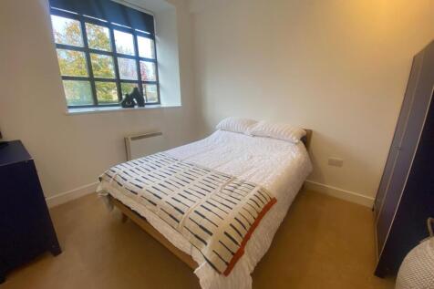 SECOND BEDROOM.jpg