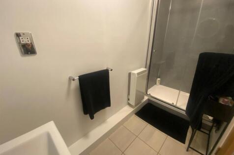 SHOWER ROOM.jpg
