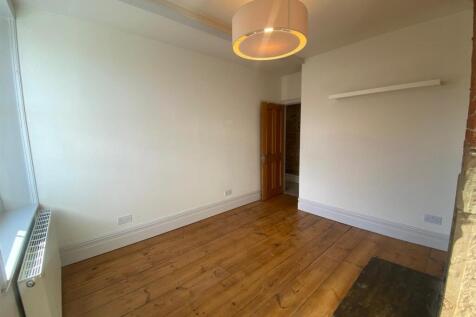 MASTER BEDROOM 1.jpg