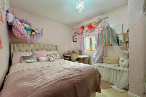 bed 2.jpg