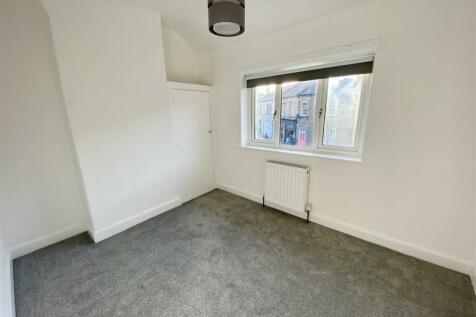 Bramleys Estate Agents - Knowl Road - Mirfield (10