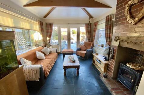 Bramleys Estate Agents - Edge Top - Thornhill - De