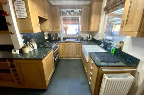 Bramleys Estate Agents - Edge Top - Thornhill - De