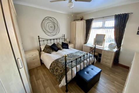 Bramleys Estate Agents - Edge Top - Thornhill - De