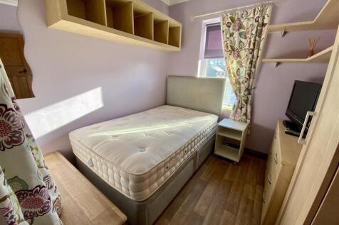 Bramleys Estate Agents - Edge Top - Thornhill - De